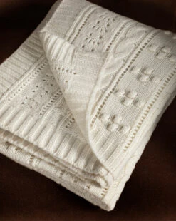 Bauble Wool Throw 12 Bauble Wool Throw -Bloomingville Shop 20230412 SS Bedding 020 T